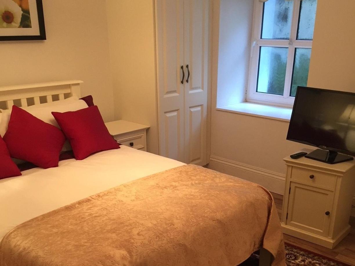 The Old Dispensary Hotel Kinsale Bagian luar foto